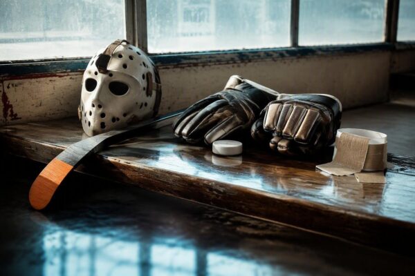 Hockey su ghiaccio: come scegliere protezioni, bastone e capire i ruoli