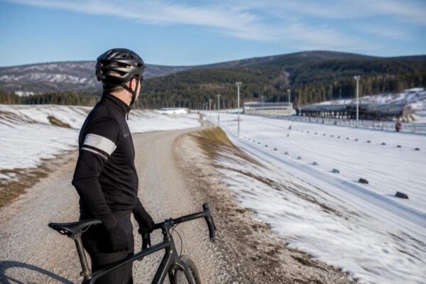 La scelta difficile di Emilien Jacquelin tra biathlon e ciclismo