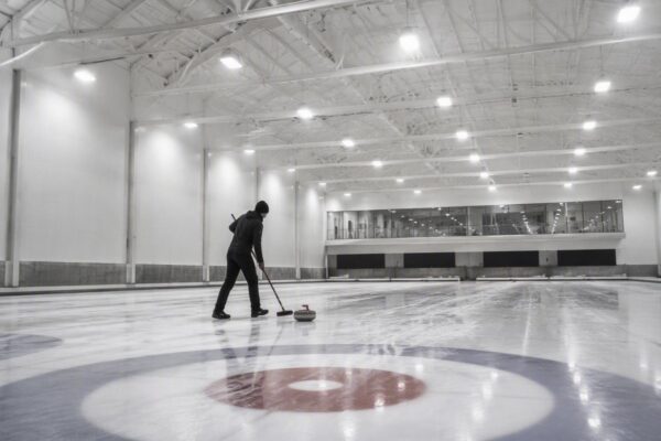Tecnica curling: stance, release e sweeping con esercizi