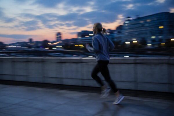 Atlete denunciano lo spot di Sydney Sweeney per sessualizzare lo sport
