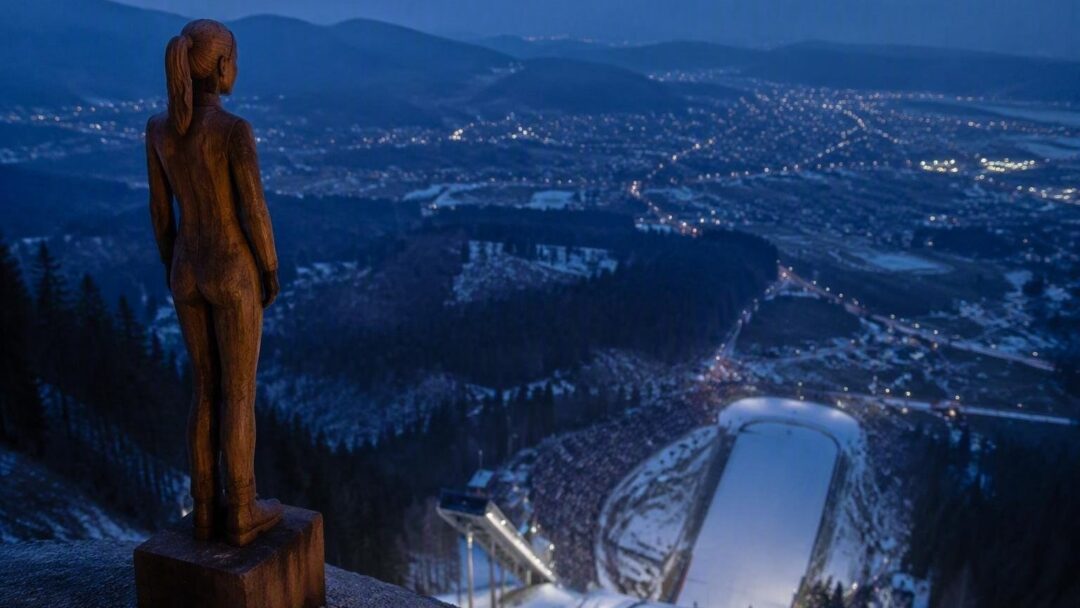 La statua di Nika Prevc a Planica: un omaggio al salto con gli sci femminile