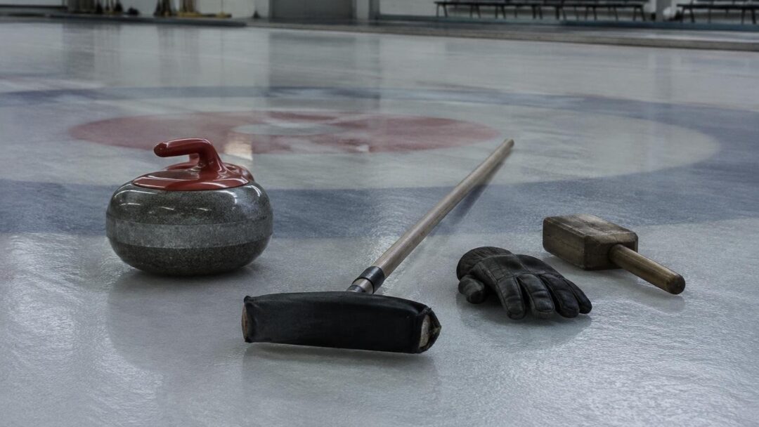 Curling: guida a grip, release, sweeping e hammer
