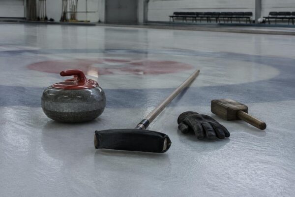 Curling: guida a grip, release, sweeping e hammer