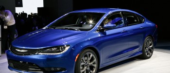 2015 chrysler 200 in detroit front side view blue
