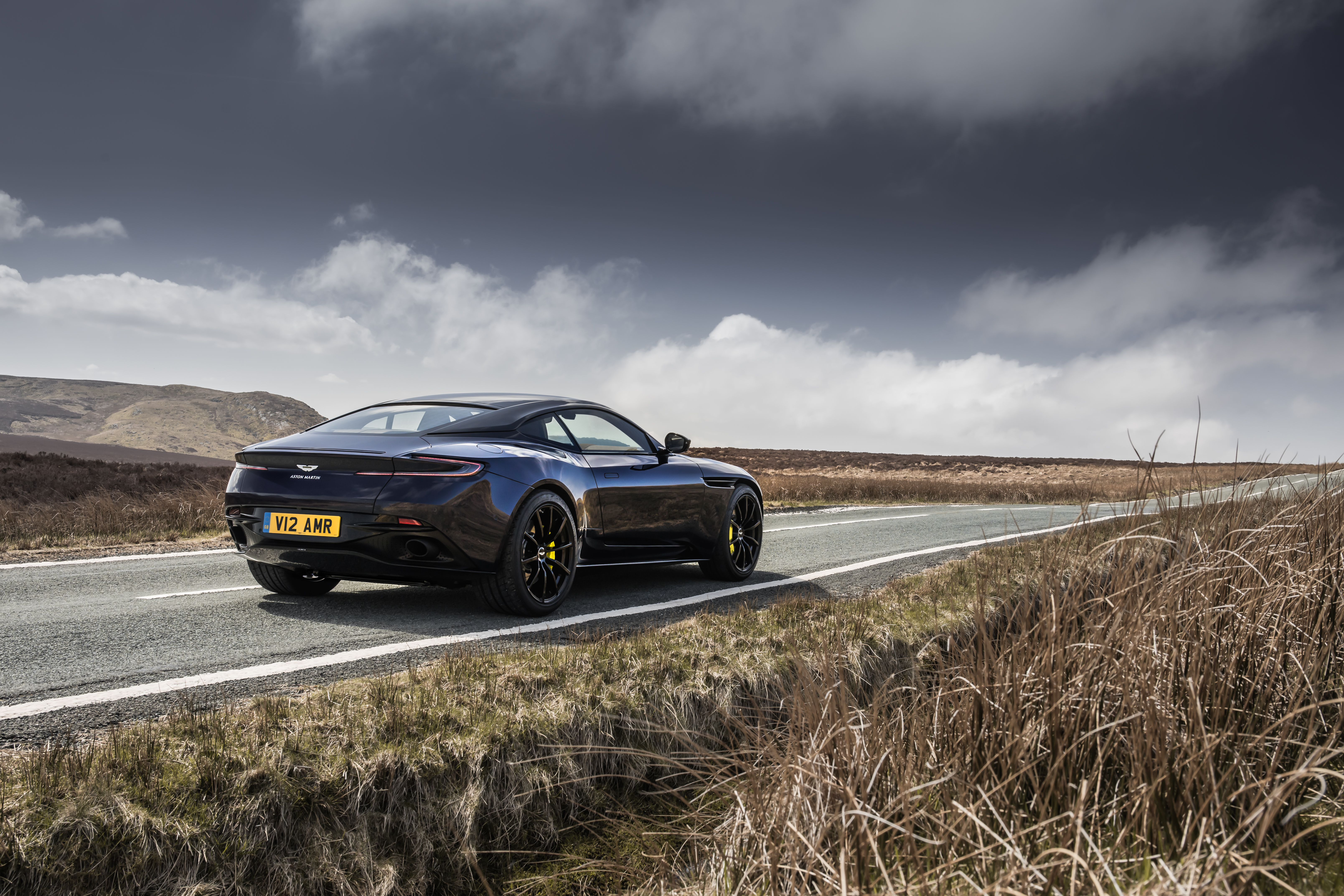 aston martin db11 prezzo