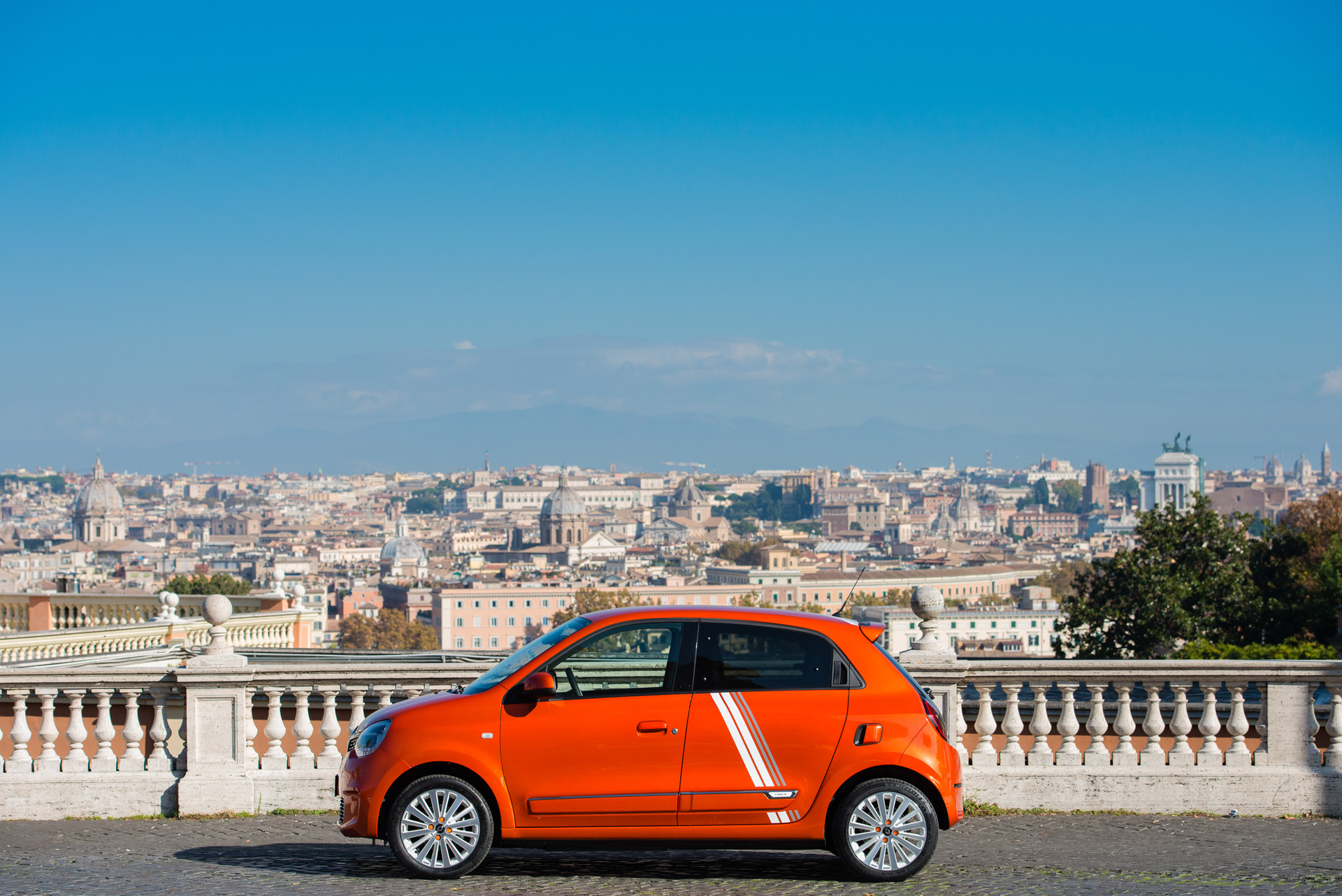 Renault Twingo elettrica prova su strada
