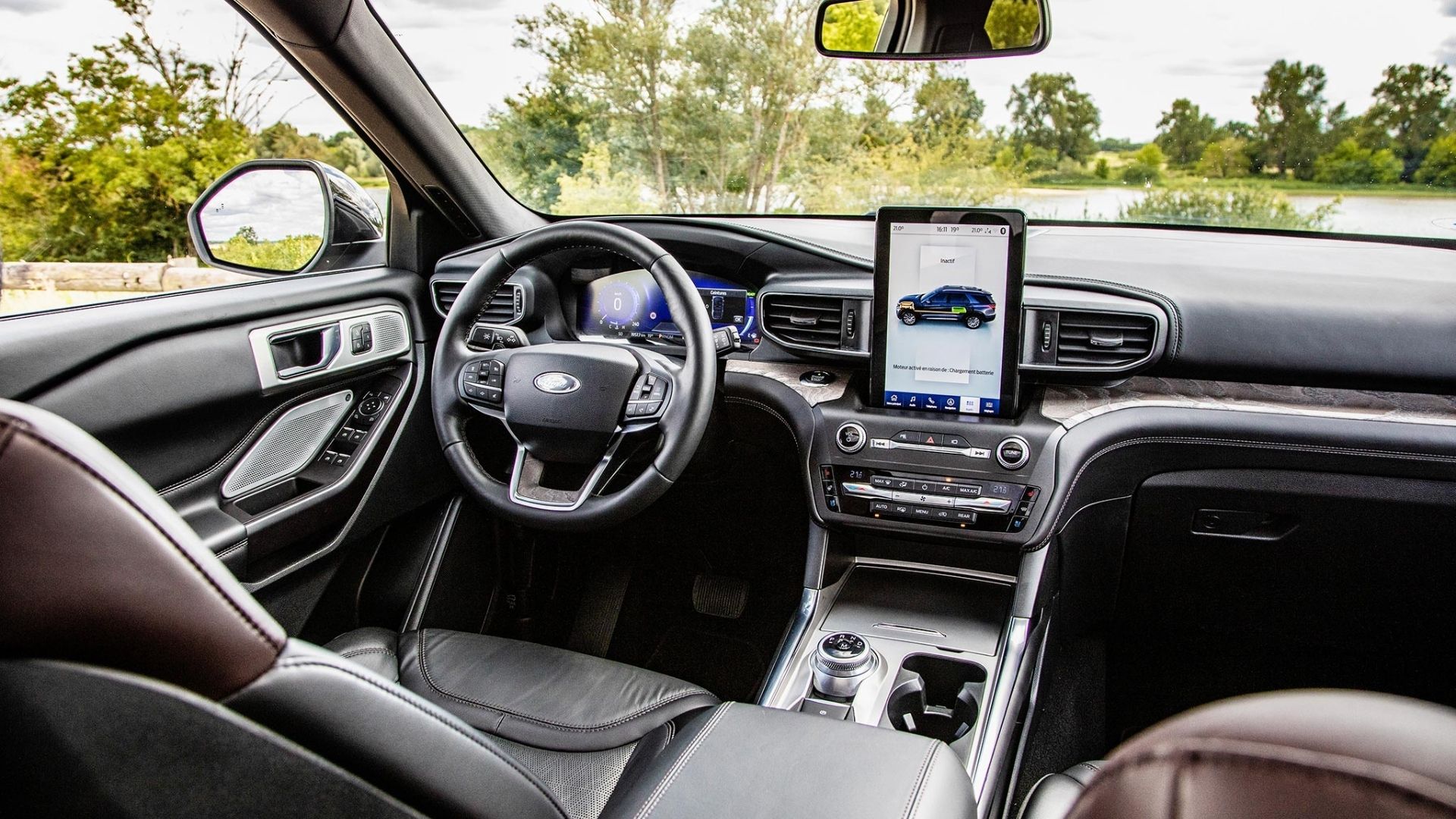 Ford Explorer interni ed infotainment