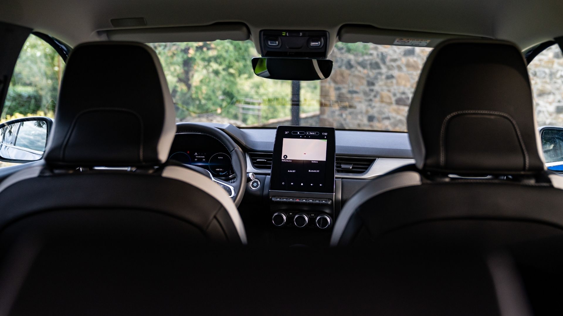 Renault Captur E-Tech Plug-In Hybrid interni ed infotainment