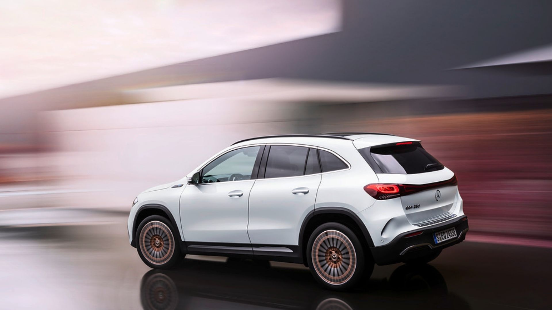Mercedes EQA 250 esterni e design