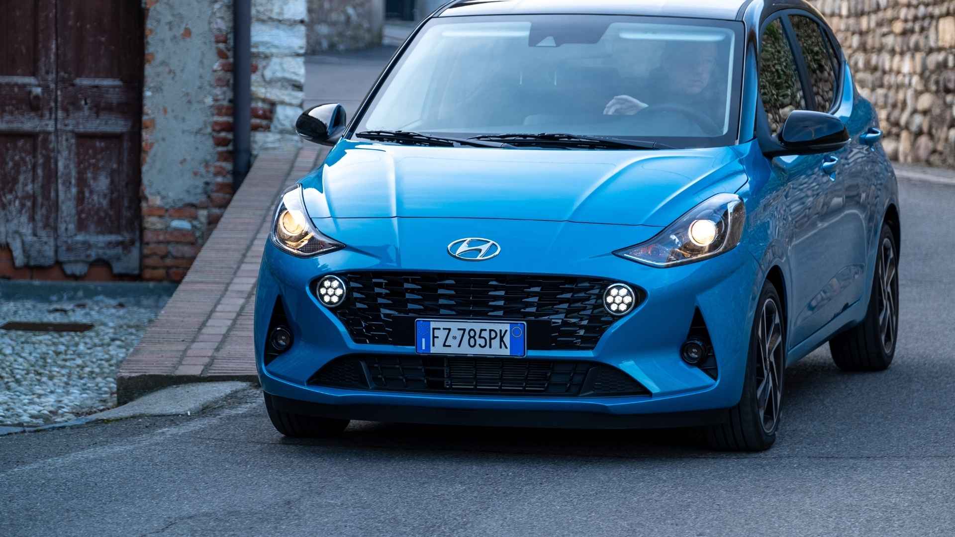 Hyundai i10 GPL prova su strada