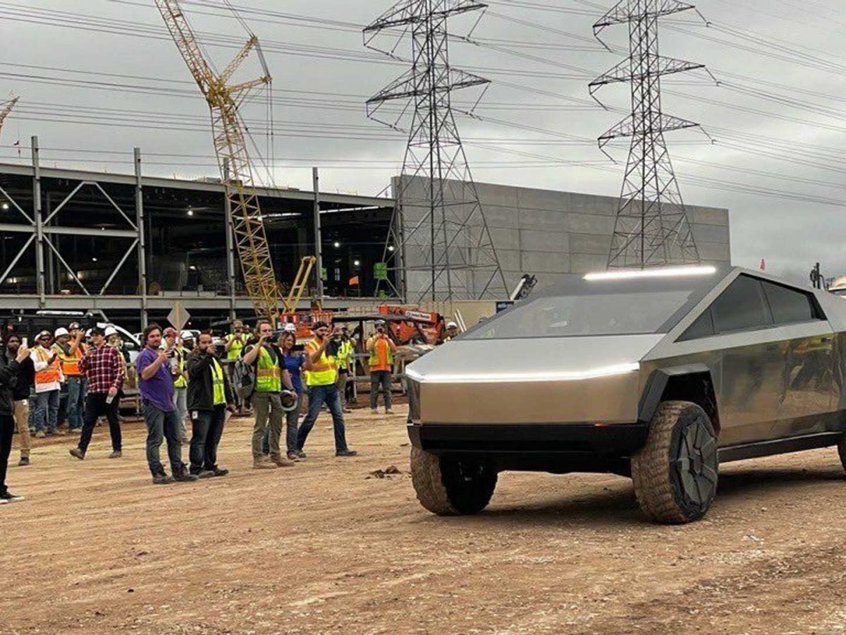 tesla cybertruck produzione