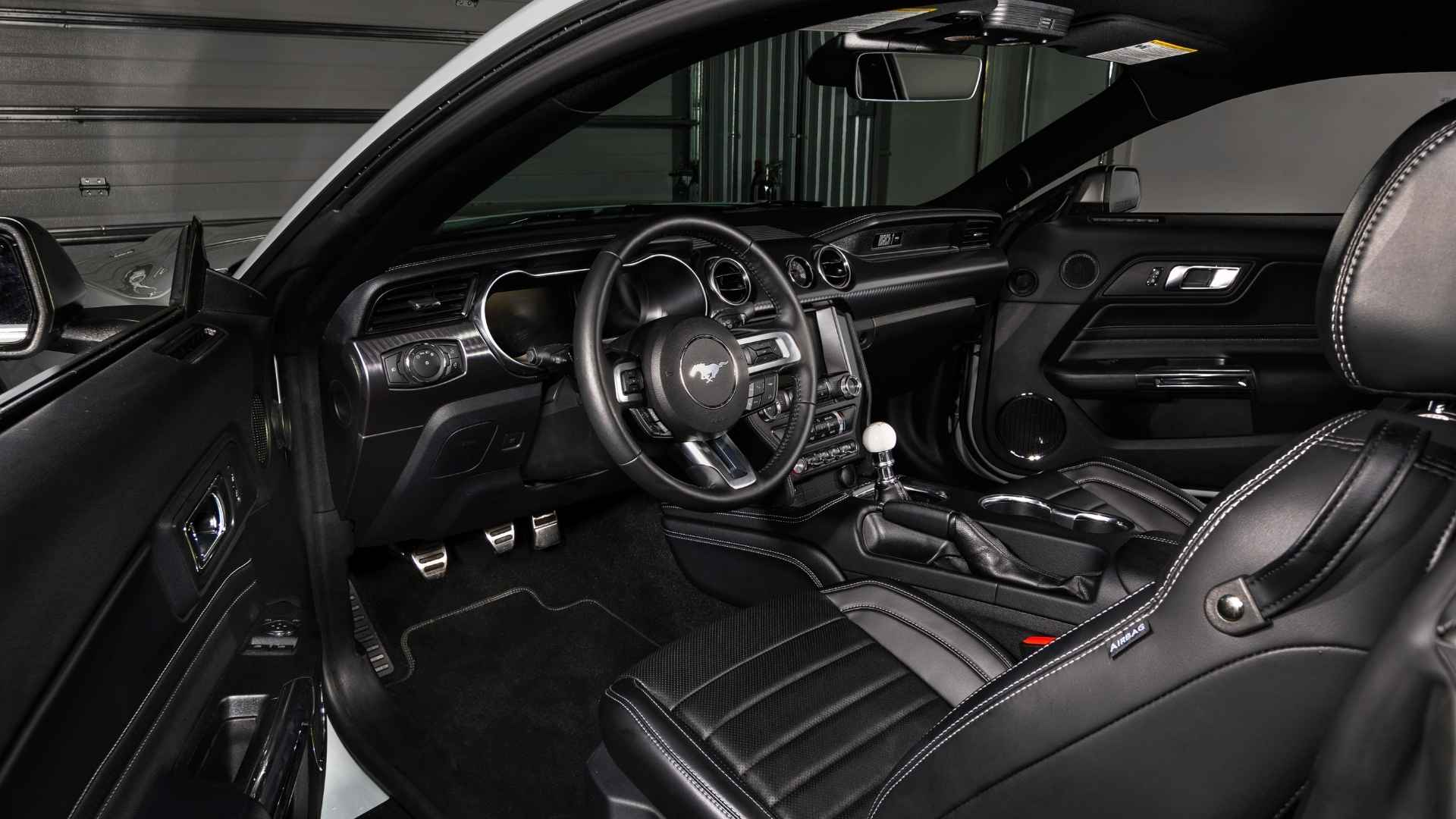 Mustang Mach-1 interni e tecnologia