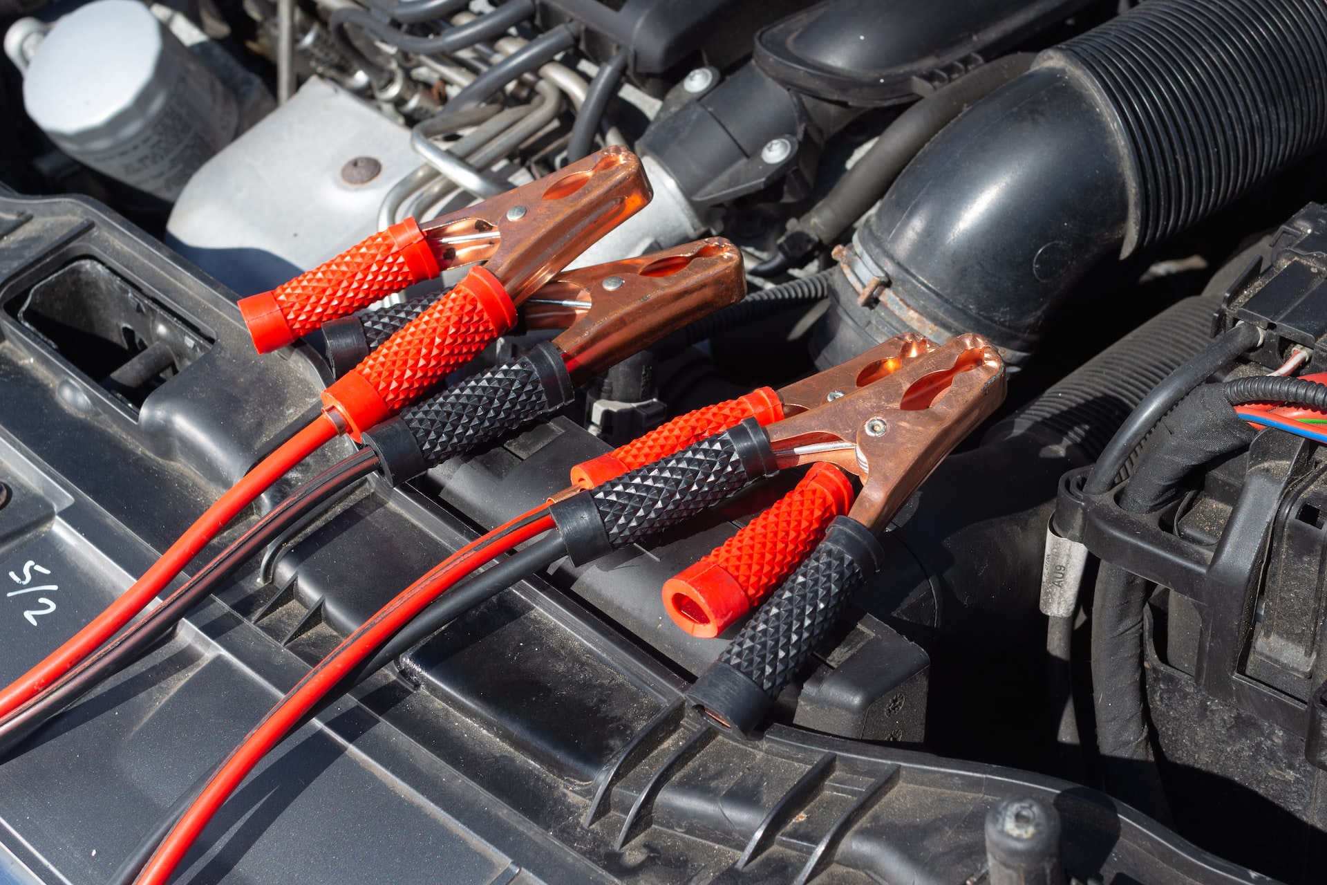 perch&eacute; una batteria dell'auto pu&ograve; esplodere