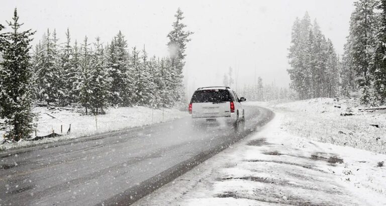 001-consigli-guidare-strade-innevate-ghiacciate-in-sicurezza