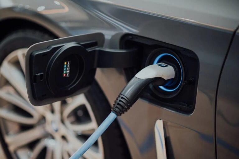 001-Autorità-regola-energia-decide-proseguire-esperimento-ricarica-notturna-veicoli-elettrici-novità.