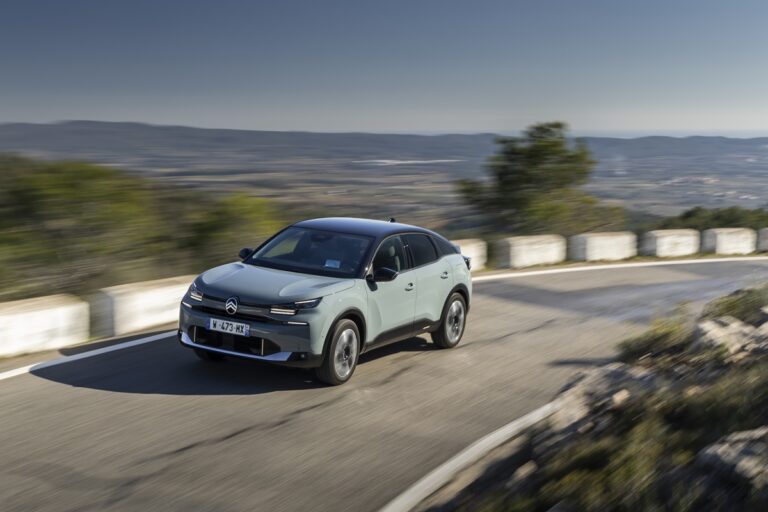 001-crossover-francese-motore-piccolo-scattante