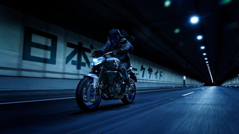 001-naked-iwata-sia-oldschool-che-quickshifter