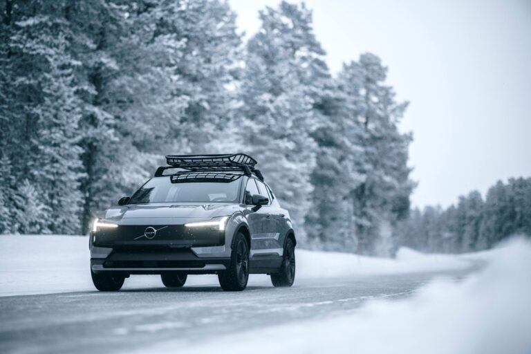 001-casa-svedese-potenzia-suv-elettrico
