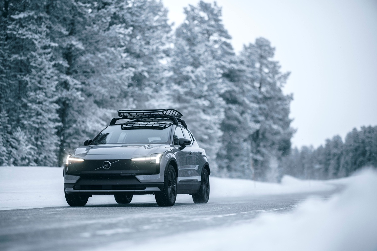 001-casa-svedese-potenzia-suv-elettrico