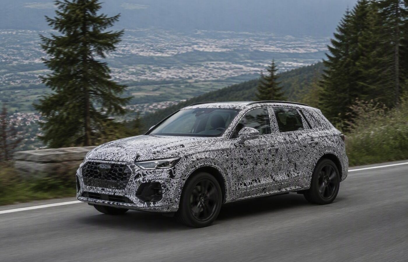 Audi RS Q7: le immagini spia rivelano dettagli inediti