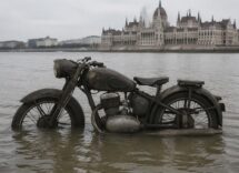 Budapest: la secca del Danubio rivela una motocicletta della Seconda Guerra Mondiale