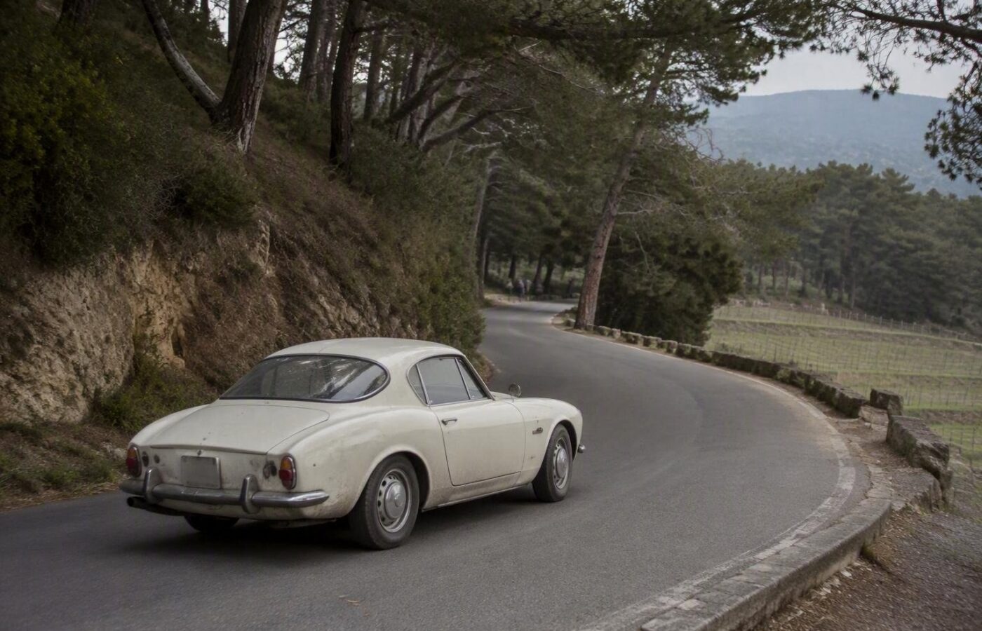 Datsun Fairlady vs MG B: la sfida tra le spider giapponesi e inglesi