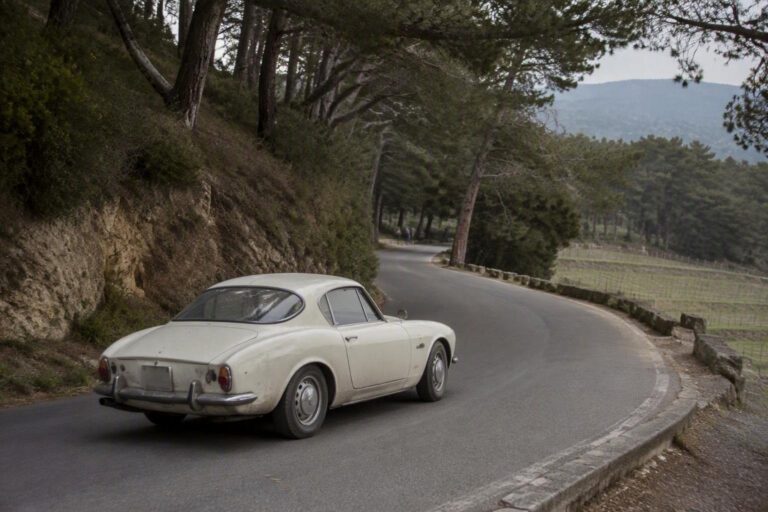 Datsun Fairlady vs MG B: la sfida tra le spider giapponesi e inglesi