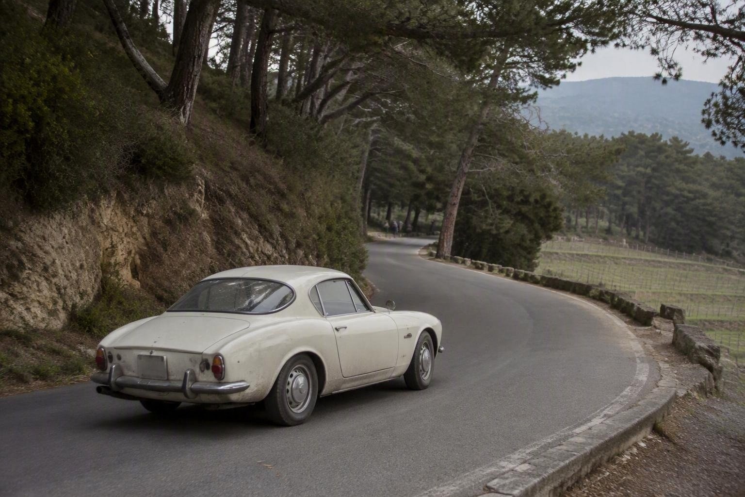 Datsun Fairlady vs MG B: la sfida tra le spider giapponesi e inglesi