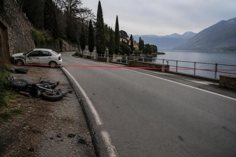 Ferragosto a Varenna: incidente tra auto e moto sulla provinciale