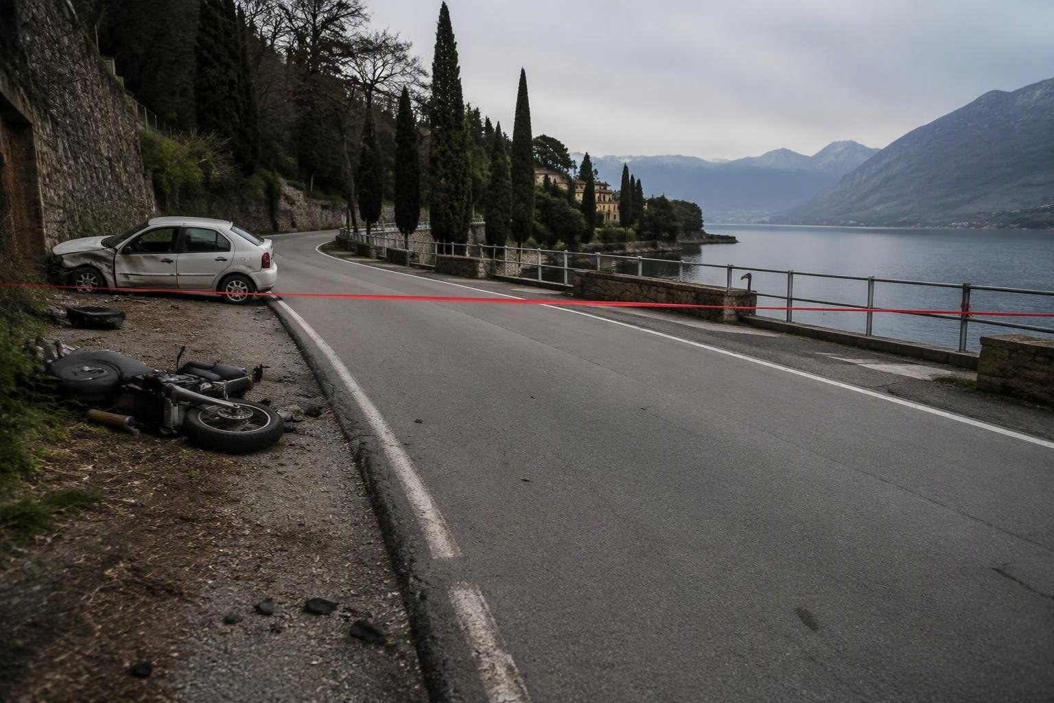 Ferragosto a Varenna: incidente tra auto e moto sulla provinciale