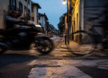 Incidente mortale a Paderno Dugnano: moto e bici si scontrano