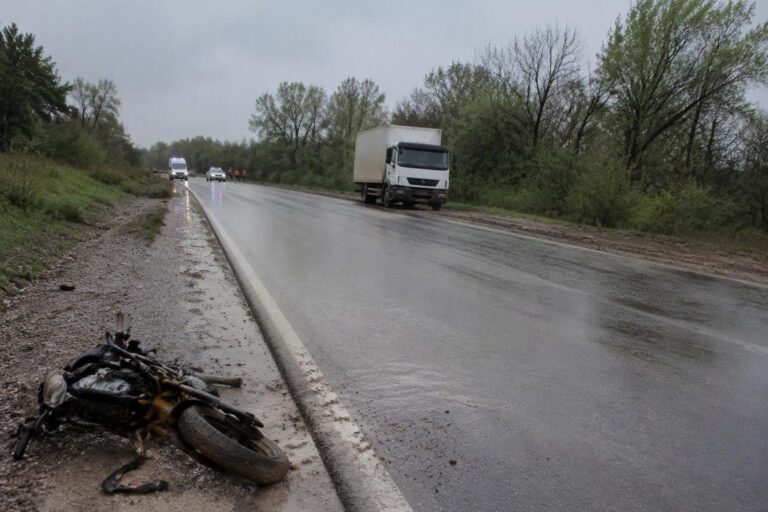 Incidente mortale sulla Flaminia: moto contro auto e conseguenze