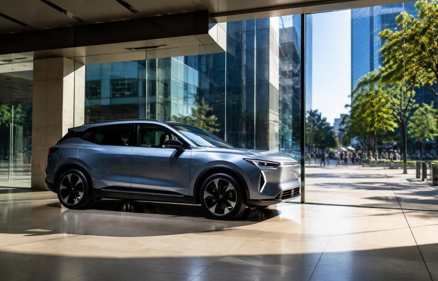 SUV elettrica Nissan NX7 con design pulito e tecnologia avanzata, in mostra al mercato globale
