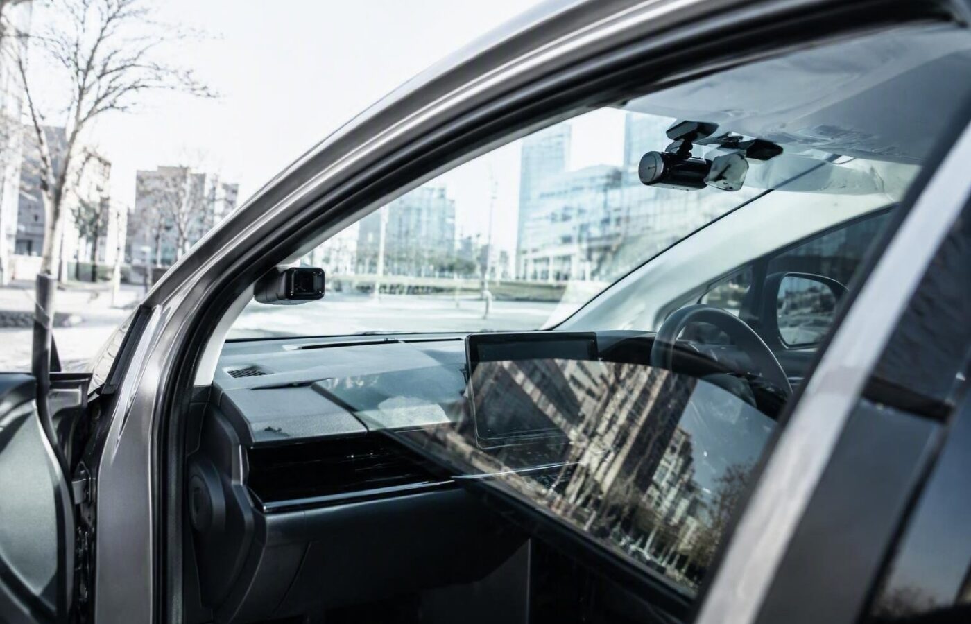Pellicole, rivestimenti e schermature: cosa è legale in auto