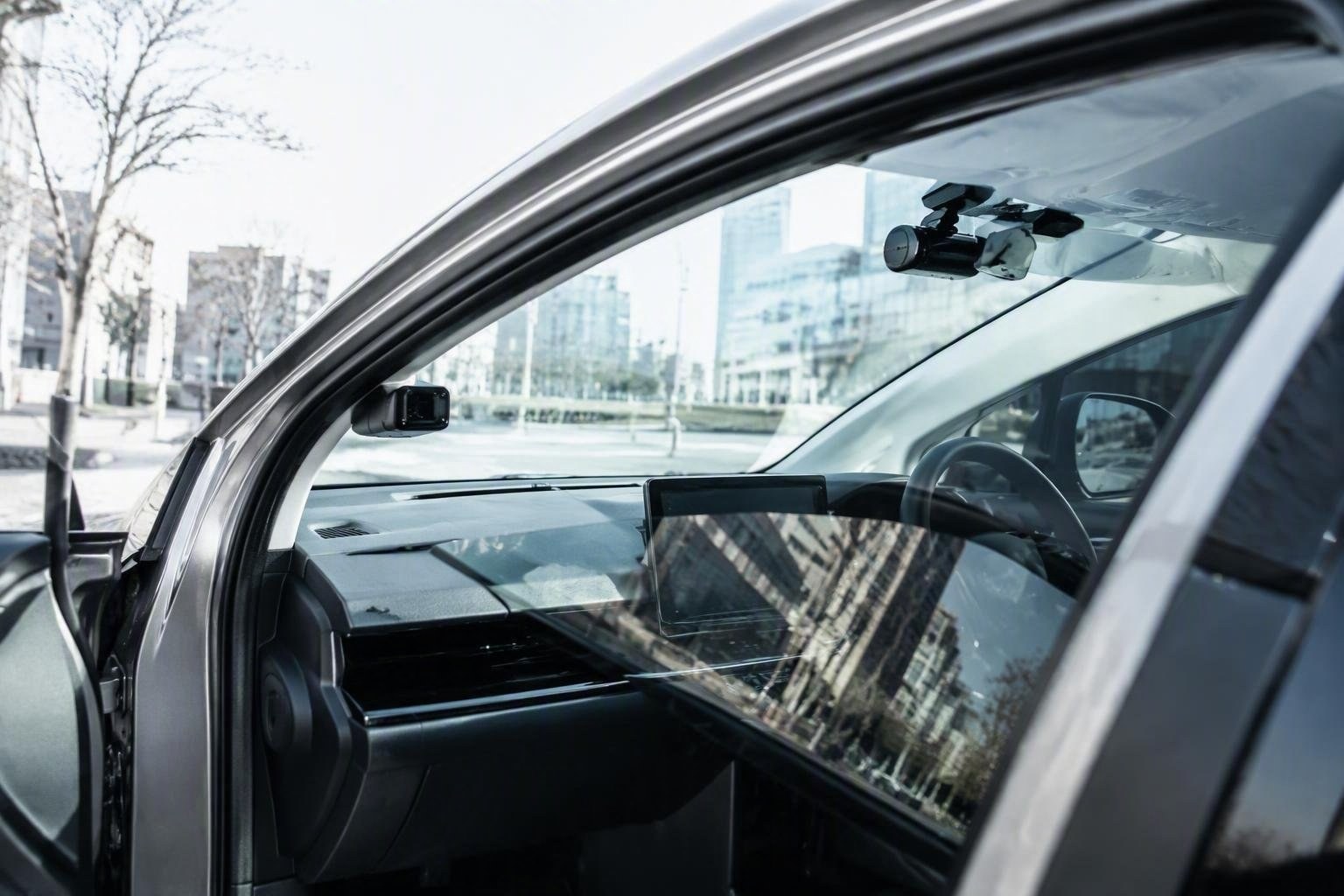 Pellicole, rivestimenti e schermature: cosa è legale in auto