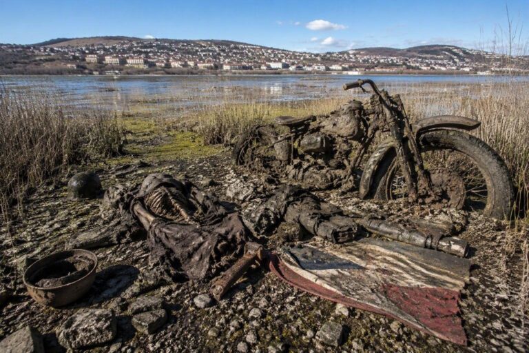 Recuperati dal Danubio due soldati e una motocicletta della Seconda guerra mondiale