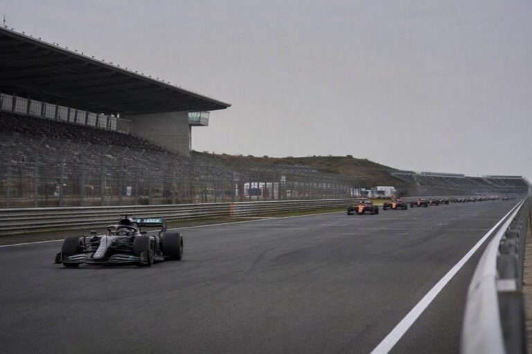 Russell conquista la pole a Zandvoort: Mercedes in pole position nella Sprint