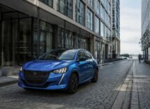 Scopri le caratteristiche e i prezzi della Peugeot E-208