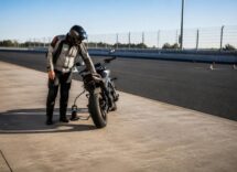 Tecniche di frenata d’emergenza in moto con ABS, gomme e assetto