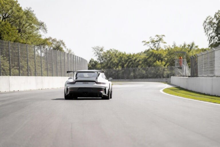 Ali posteriori: dalla Dodge Charger alla Porsche 911 GT3 RS, l'evoluzione delle ali più spettacolari