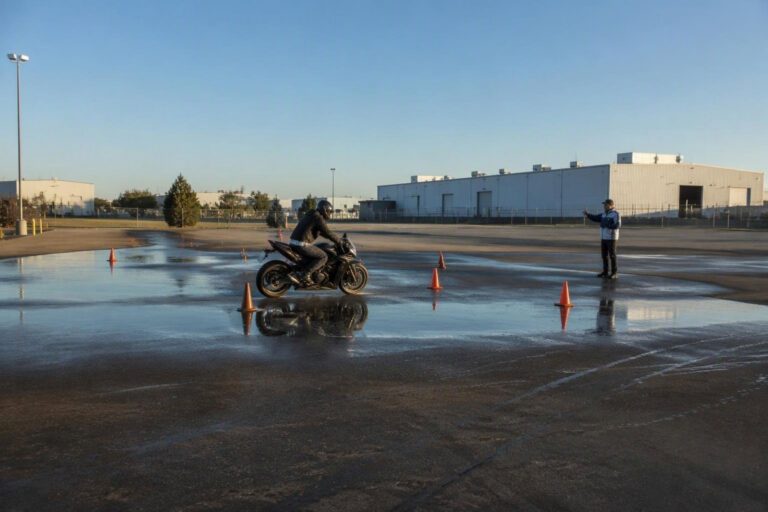 Frenata d’emergenza in moto: guida pratica e ABS