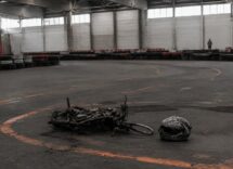 Incidente con motocicletta al Festival di Montichiari, uomo in pericolo