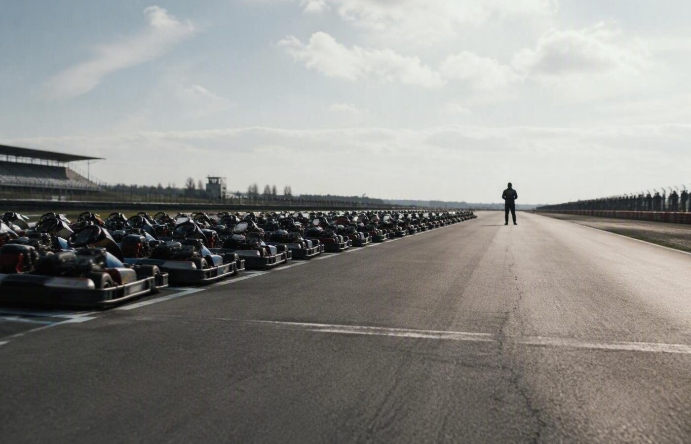 Karting estremo: Max Verstappen parte dalla 101ª posizione contro 100 rivali