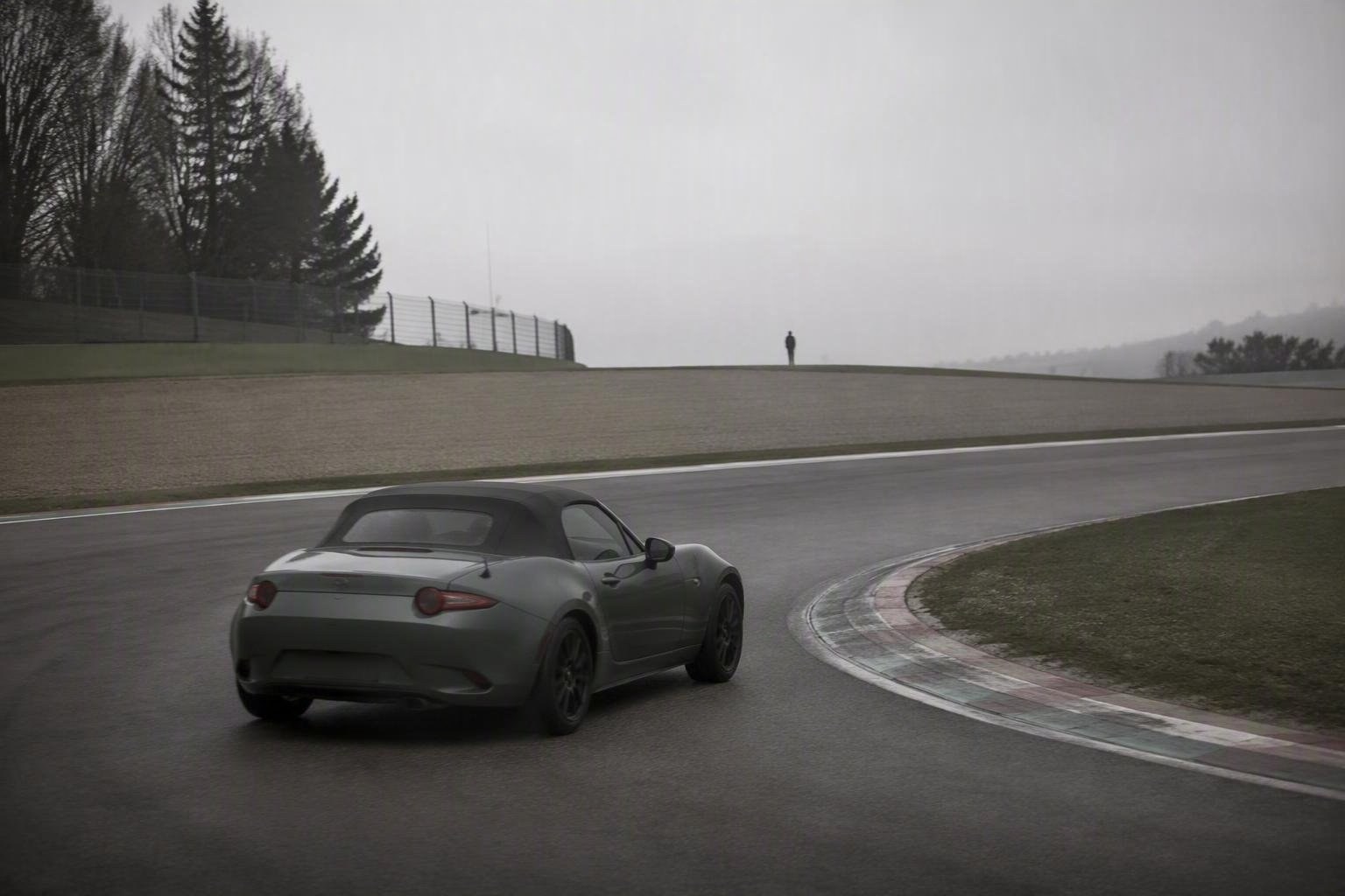 Mazda MX-5 2027: dettagli su versioni Homura, Yakudo e colore Zinc Green