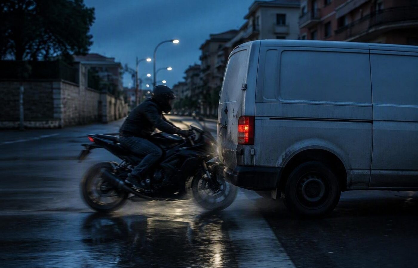 Moto e furgone si scontrano a Ladispoli, muore il pilota