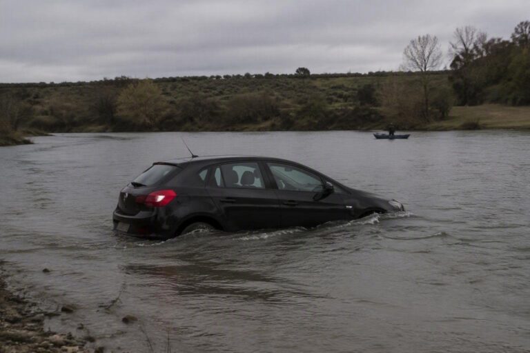 San Giorgio delle Pertiche: scoperta macabra in auto senza targhe