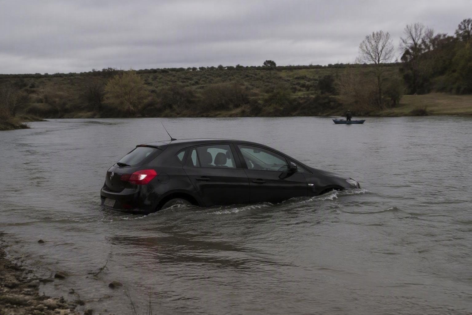San Giorgio delle Pertiche: scoperta macabra in auto senza targhe