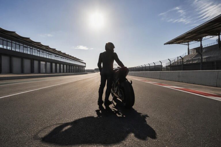 Superbike Cremona: Bulega supera gli incidenti e guarda al campionato