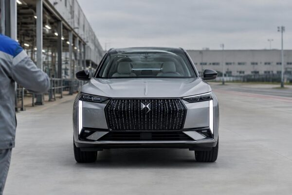 DS N°7: design elegante, motori ibridi ed elettrici, prezzi Italia