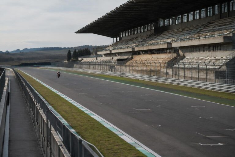 IntactGP sceglie la coppia spagnola Bujosa e Rios per la Moto3 2027